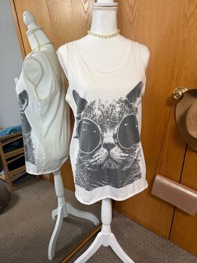 Graphic Cat Sunglasses Tank Top - White & Black